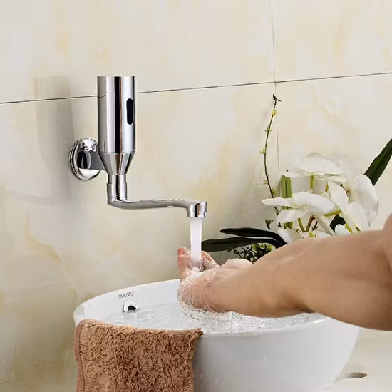 Rubinetto per lavandino con sensore automatico in ottone cromato per acqua moderna all'ingrosso per lavandino del bagno