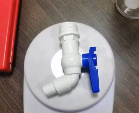 Idrante per rubinetto in plastica fornito in fabbrica per lavatrice, bagno, cucina